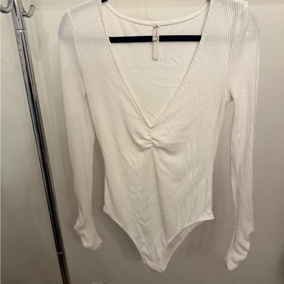 Free People Ribbed White V-Neck Bodysuit - Picture 7 of 8